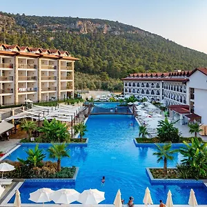 Ramada By Wyndham Akbuk Otel